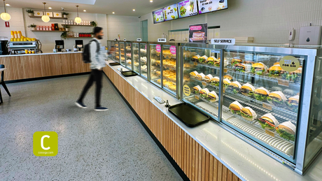 Cossiga NEXT GEN BTG refrigerated and heated cabinets provide a versatile and great look for this popular bakery, Pop A Pie